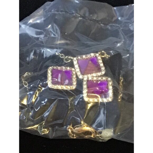 New Avon Delicate Designs Fuschia Pyramid Necklace And Earrings Gift Set (1554) - Picture 2 of 4